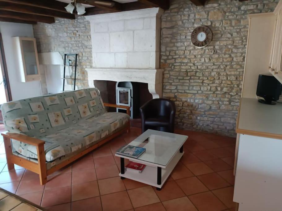 Charmante Maison En Pierres Sainte-Radégonde-des-Noyers 외부 사진