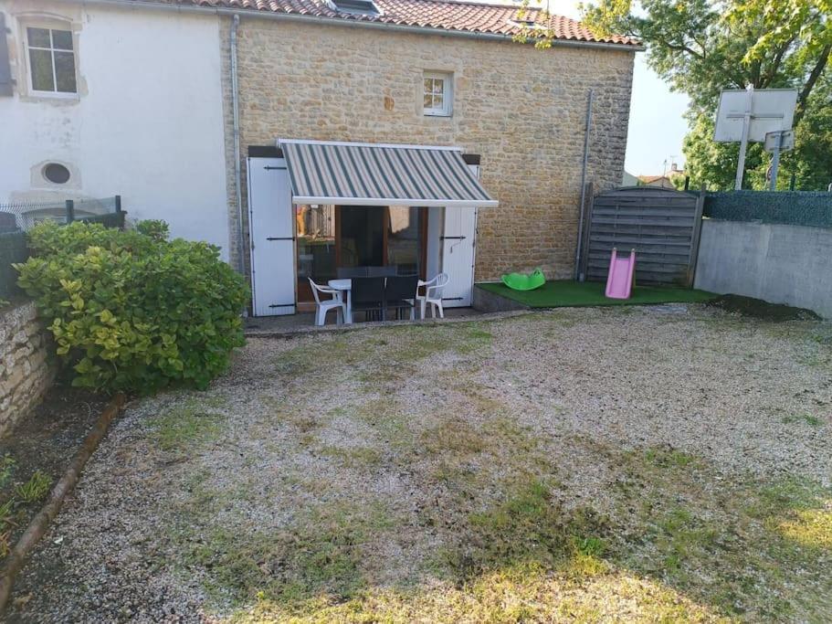 Charmante Maison En Pierres Sainte-Radégonde-des-Noyers 외부 사진